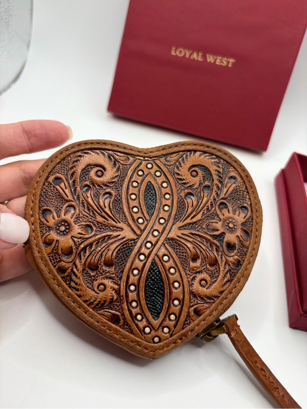 Heart-Shaped Tooled Leather Coin & Card Holder - Brown - Picture 3 of 4